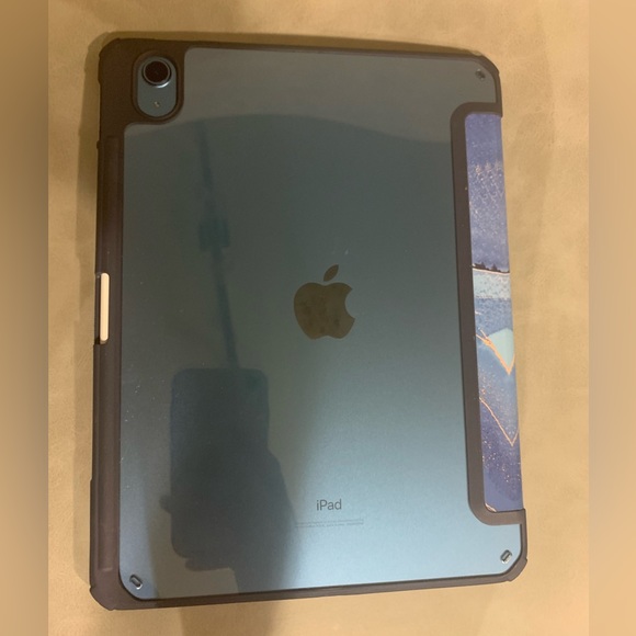 IPAD 10 USED IN GREAT CONDITION. 64GB - Picture 3 of 7